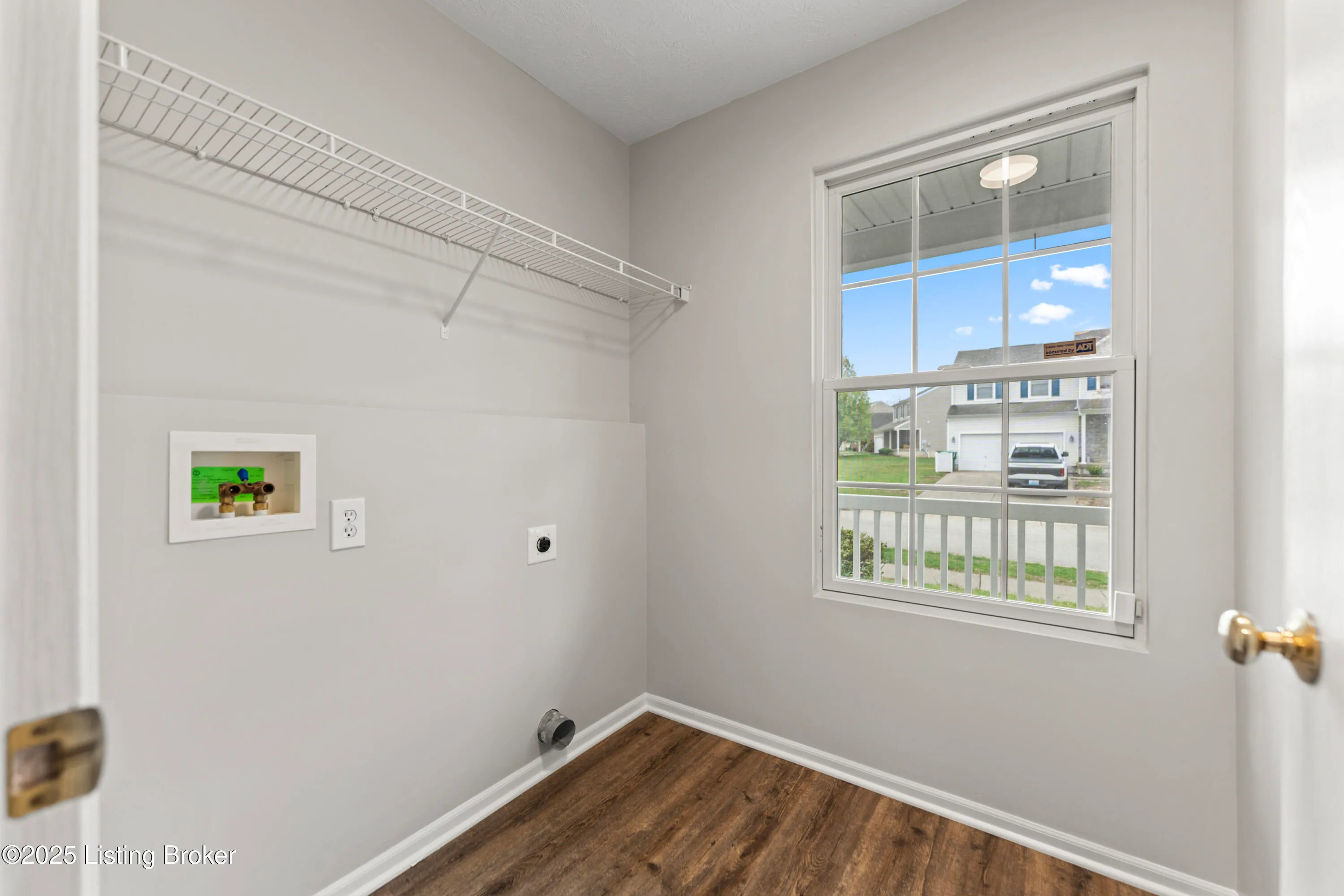 Louisville, Kentucky 40229, United States, 4 Bedrooms Bedrooms, ,3 BathroomsBathrooms,Residential,Active,108773