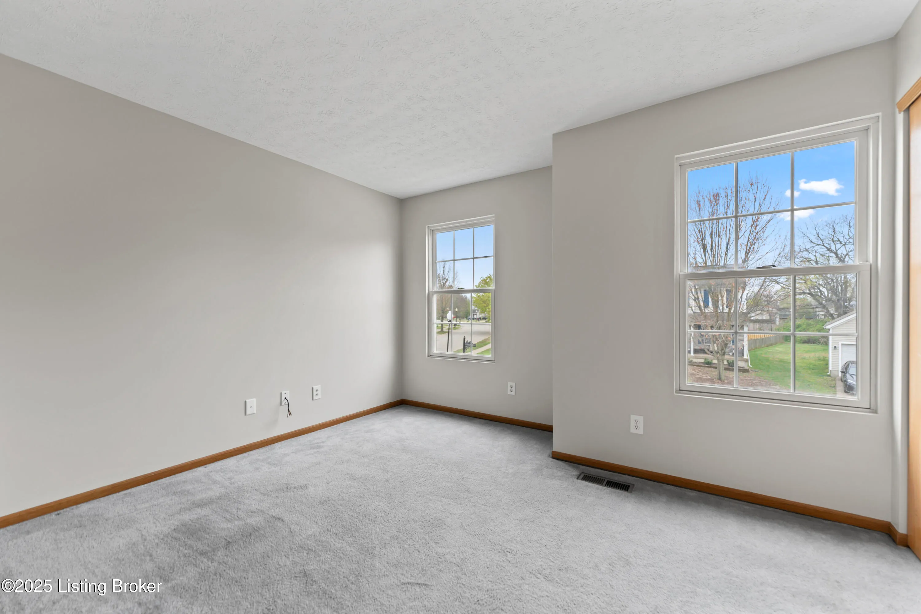 Louisville, Kentucky 40229, United States, 4 Bedrooms Bedrooms, ,3 BathroomsBathrooms,Residential,Active,108773