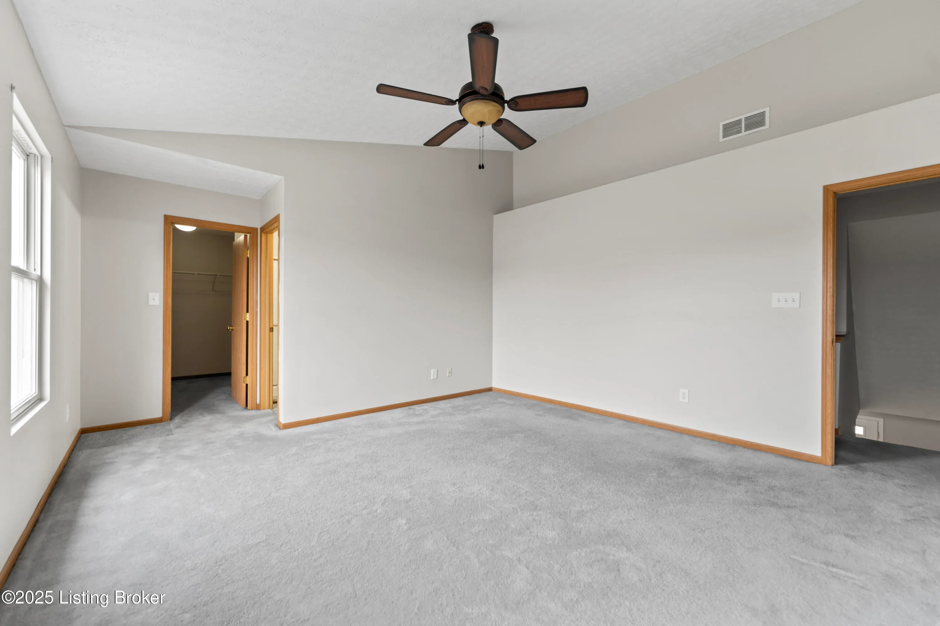 Louisville, Kentucky 40229, United States, 4 Bedrooms Bedrooms, ,3 BathroomsBathrooms,Residential,Active,108773