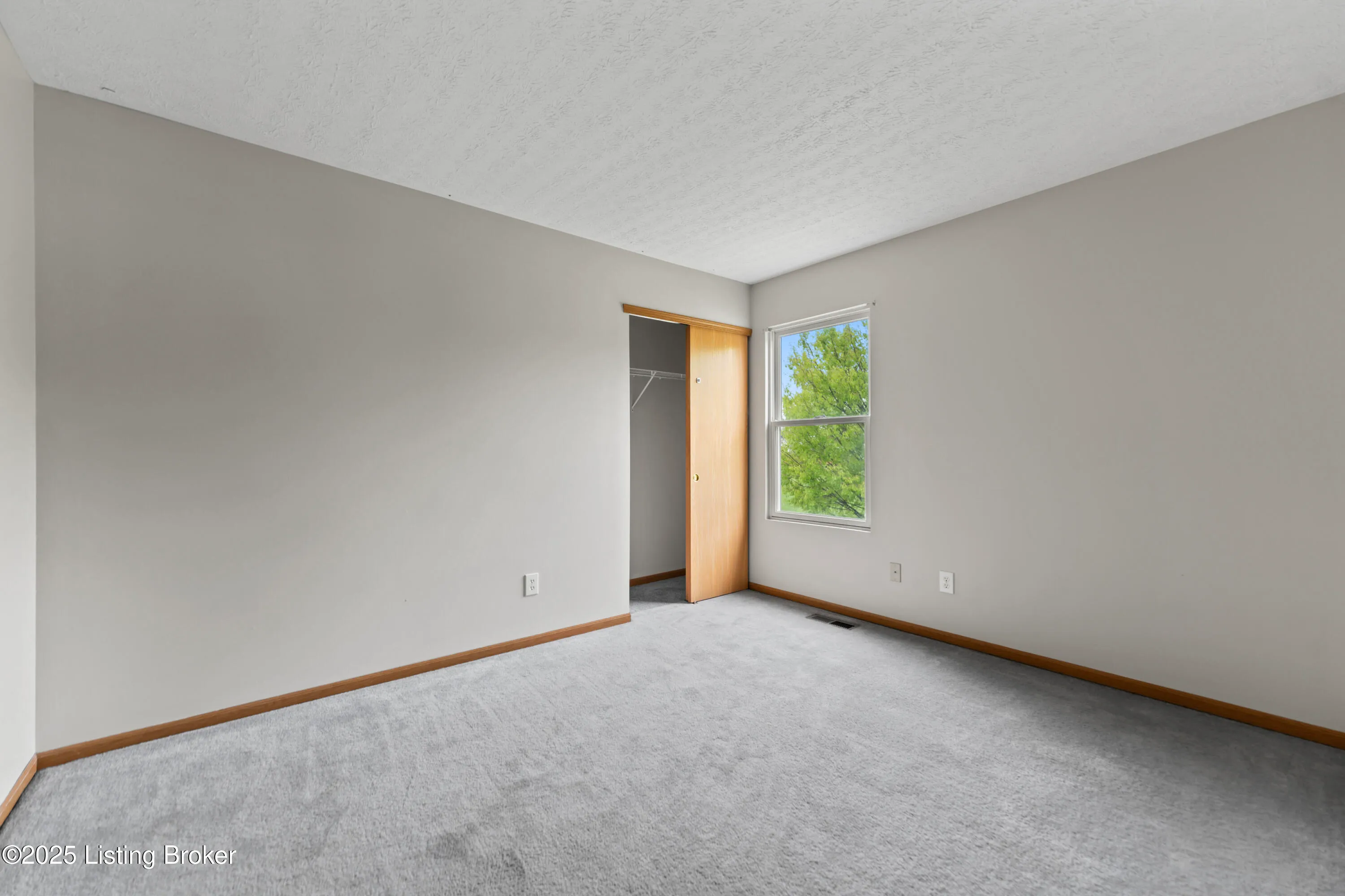Louisville, Kentucky 40229, United States, 4 Bedrooms Bedrooms, ,3 BathroomsBathrooms,Residential,Active,108773
