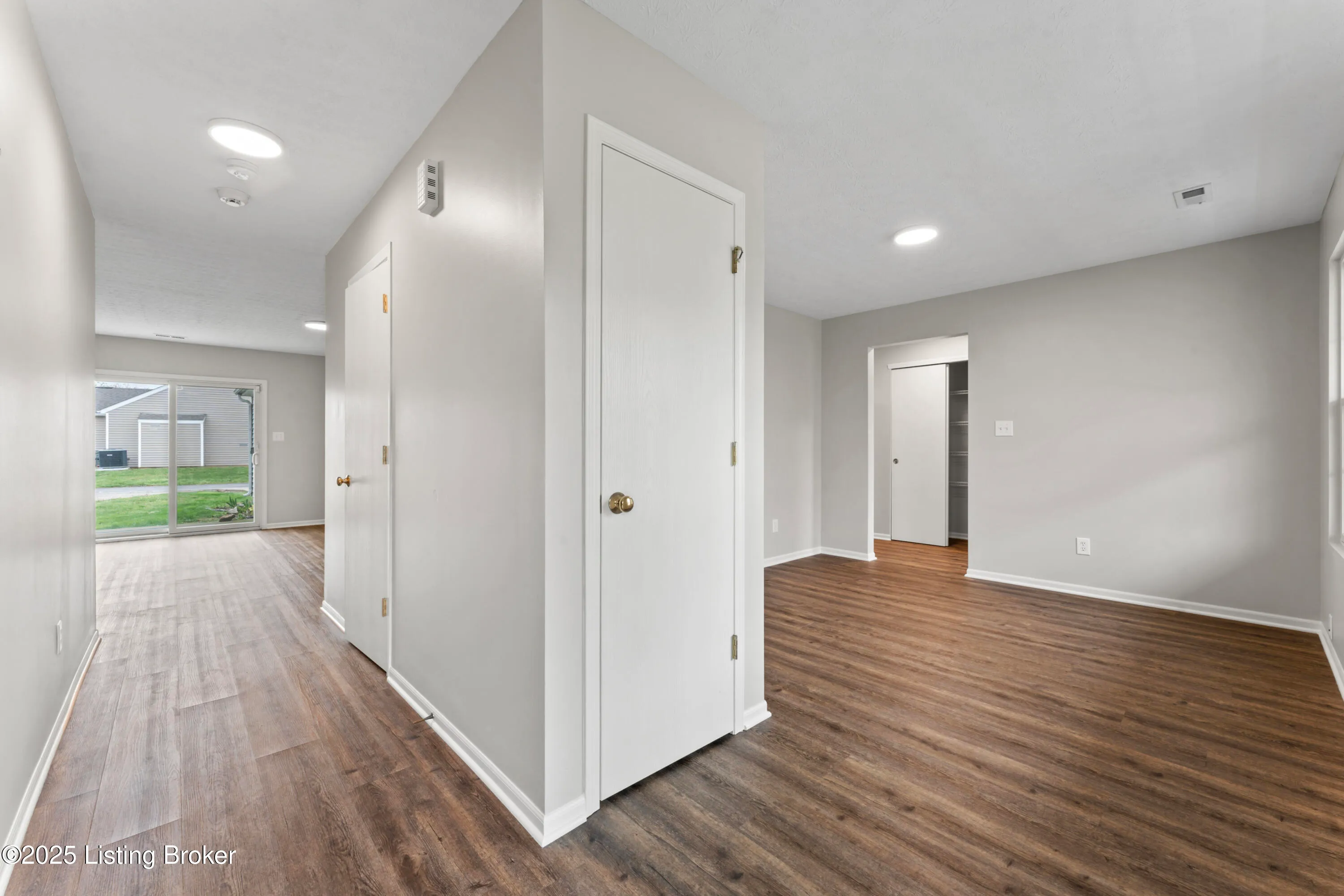Louisville, Kentucky 40229, United States, 4 Bedrooms Bedrooms, ,3 BathroomsBathrooms,Residential,Active,108773