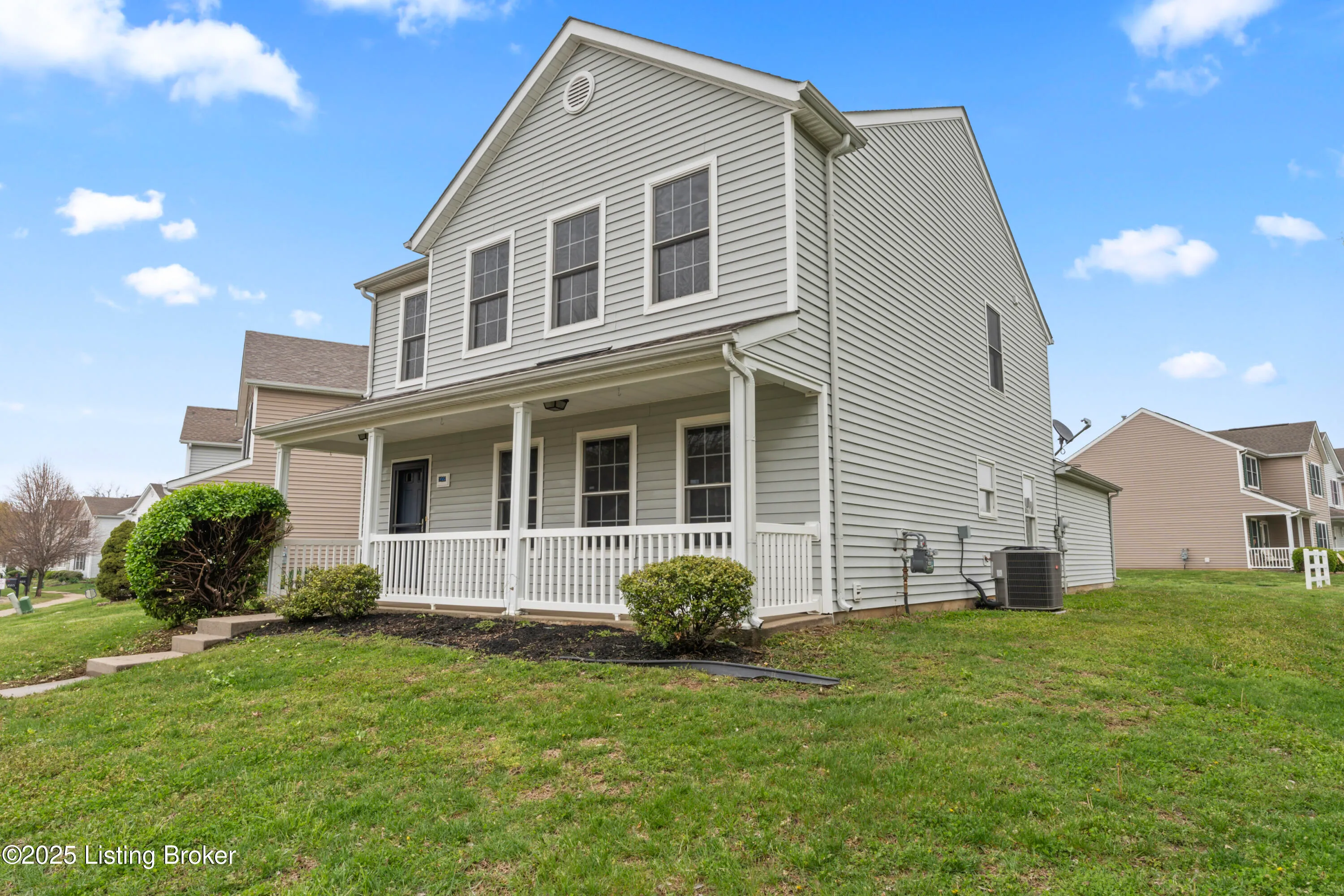 Louisville, Kentucky 40229, United States, 4 Bedrooms Bedrooms, ,3 BathroomsBathrooms,Residential,Active,108773