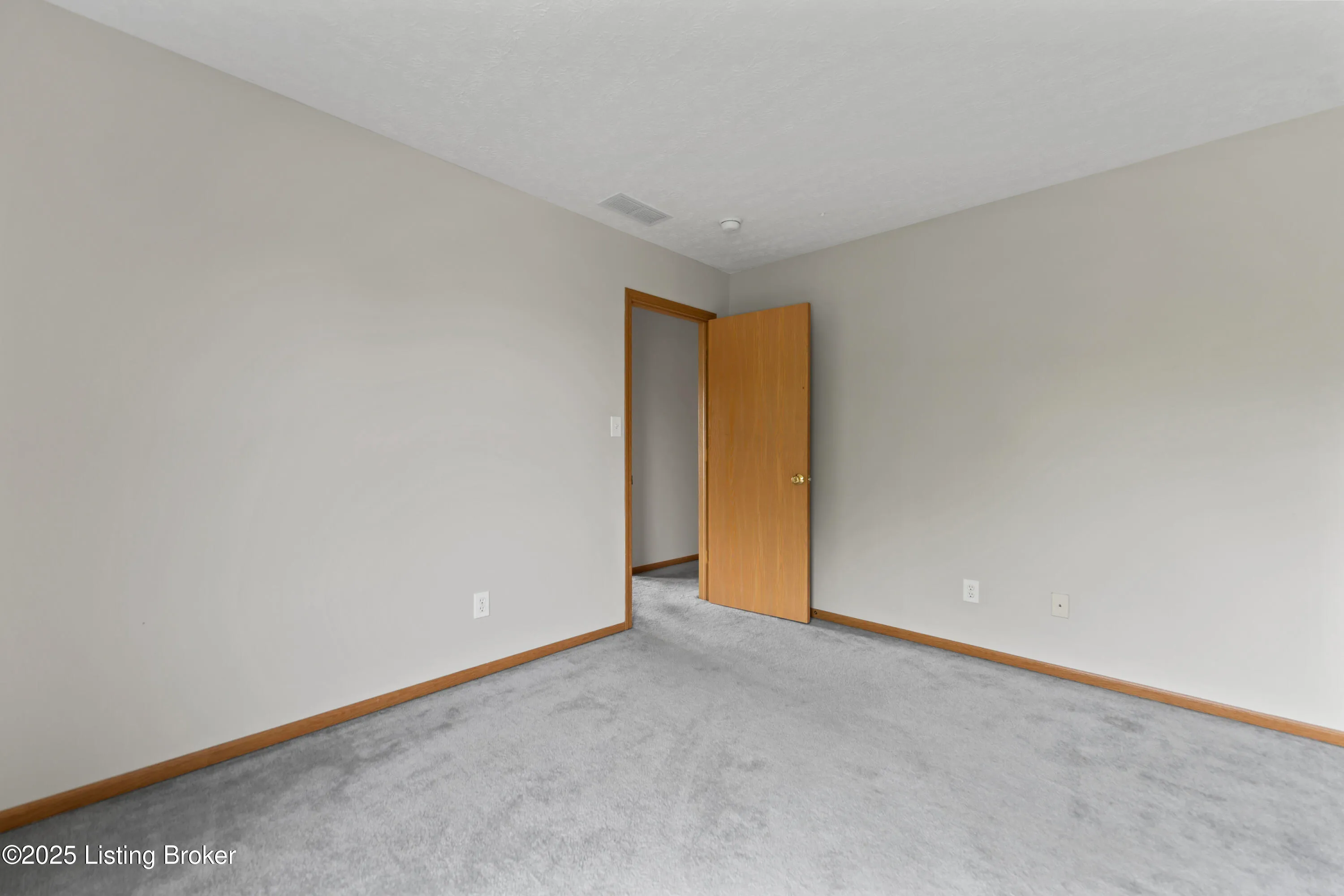 Louisville, Kentucky 40229, United States, 4 Bedrooms Bedrooms, ,3 BathroomsBathrooms,Residential,Active,108773