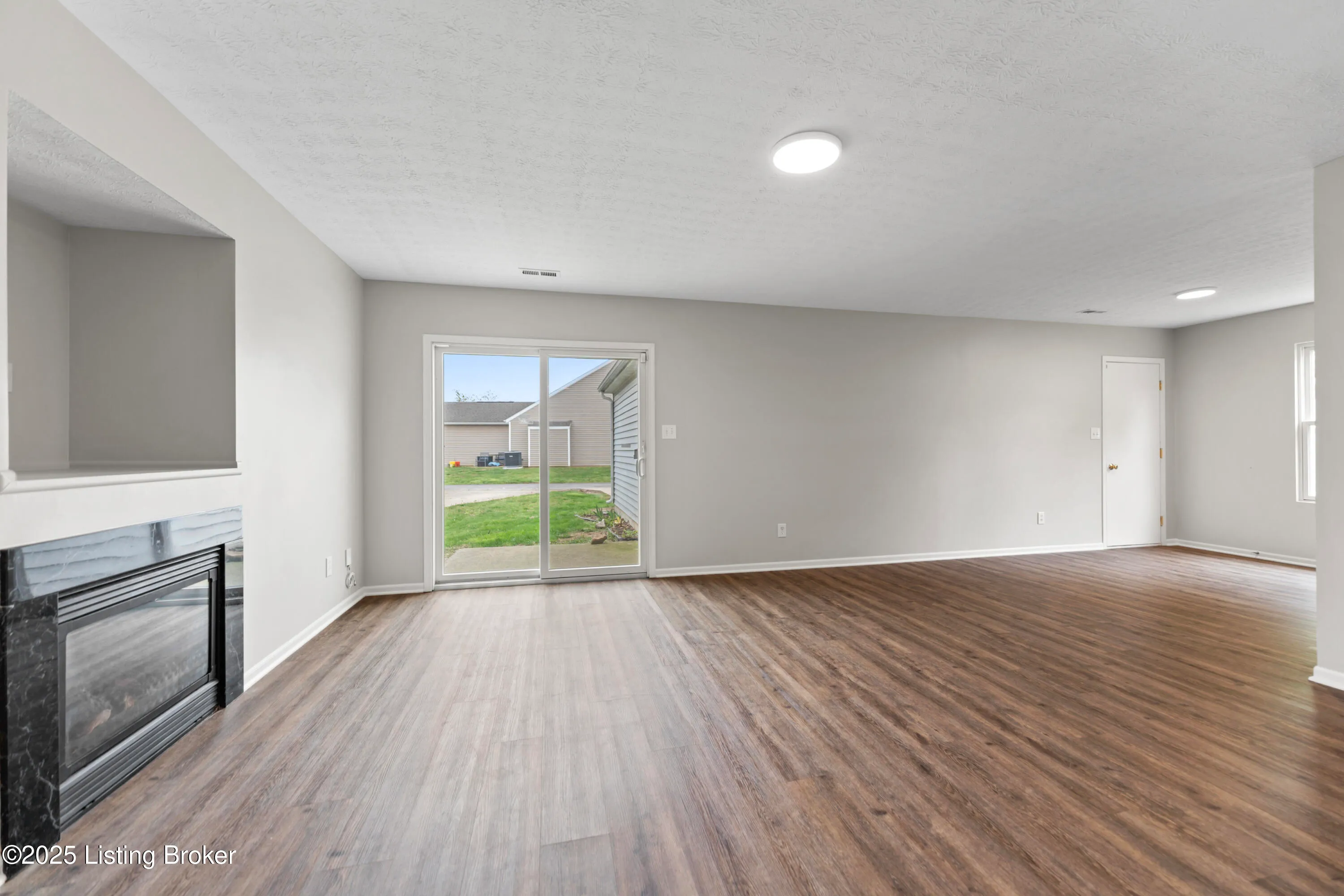 Louisville, Kentucky 40229, United States, 4 Bedrooms Bedrooms, ,3 BathroomsBathrooms,Residential,Active,108773
