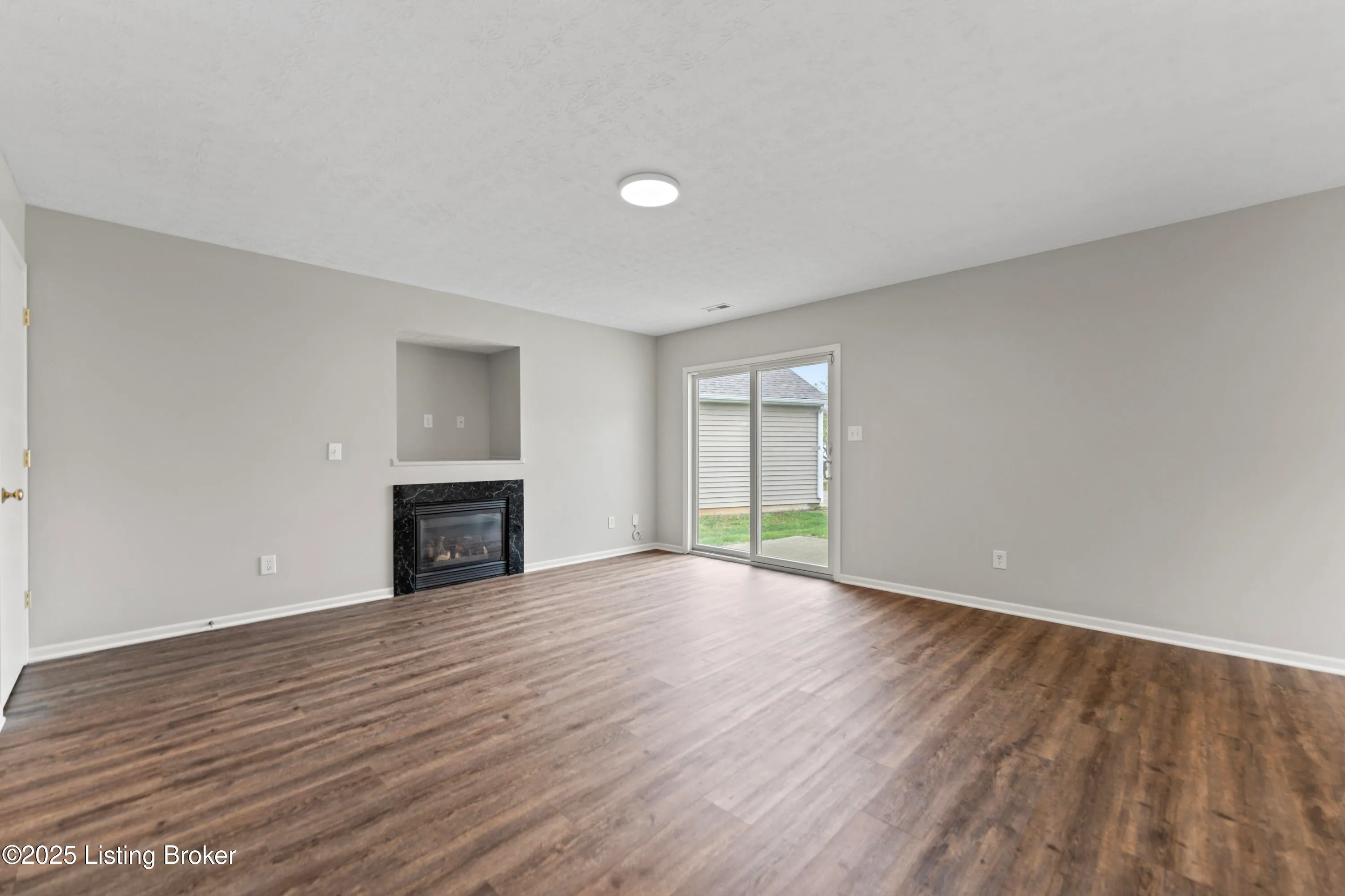 Louisville, Kentucky 40229, United States, 4 Bedrooms Bedrooms, ,3 BathroomsBathrooms,Residential,Active,108773