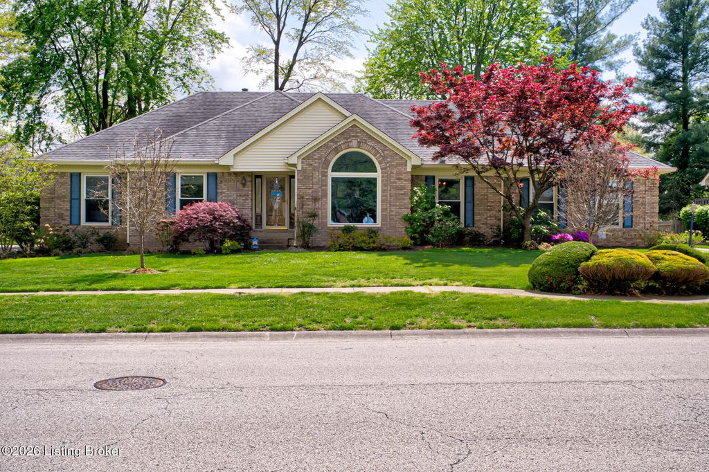 Photo of 9804 Colonnades Pl, Jeffersontown, KY 40299 (MLS # 1714247)
