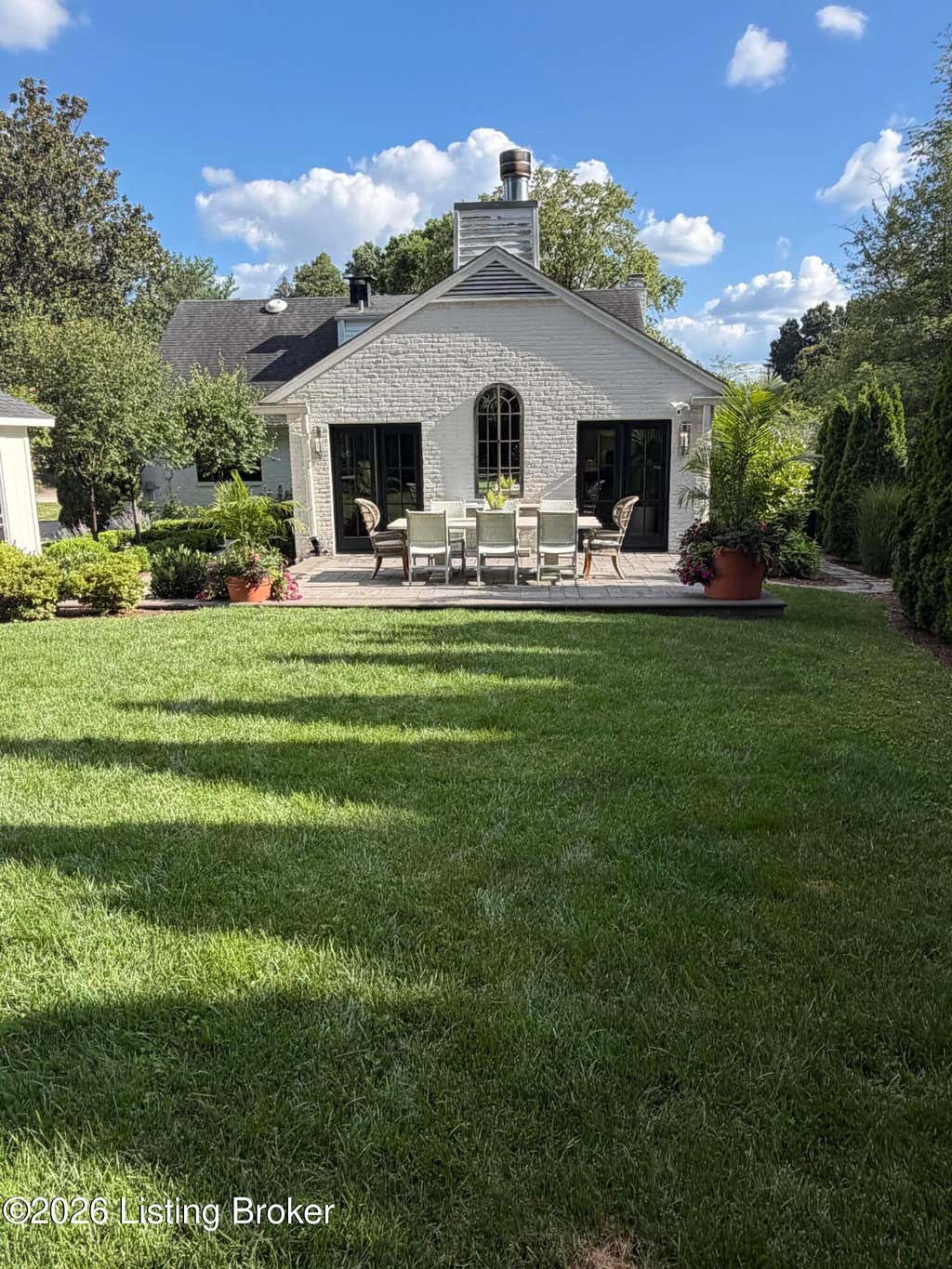 Photo of 203 Choctaw Rd, Louisville, KY 40207 (MLS # 1725472)