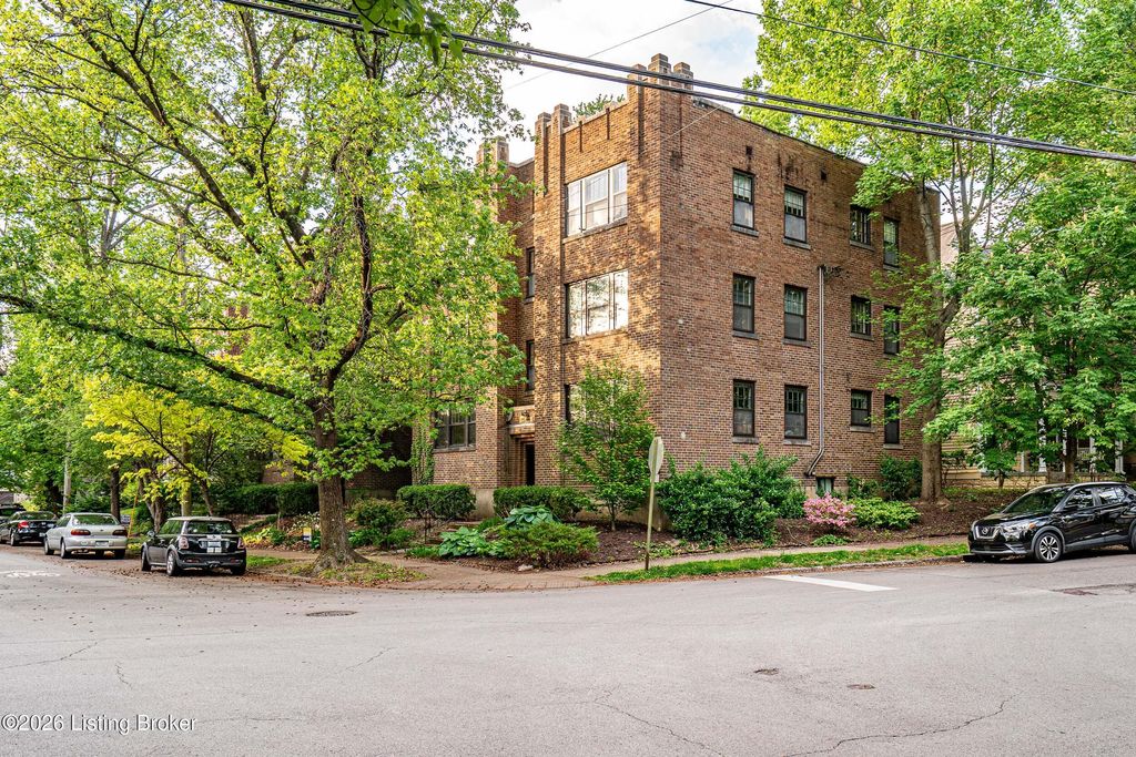 Photo of 1300 Everett Ave #APT 3, Louisville, KY 40204 (MLS # 1715064)