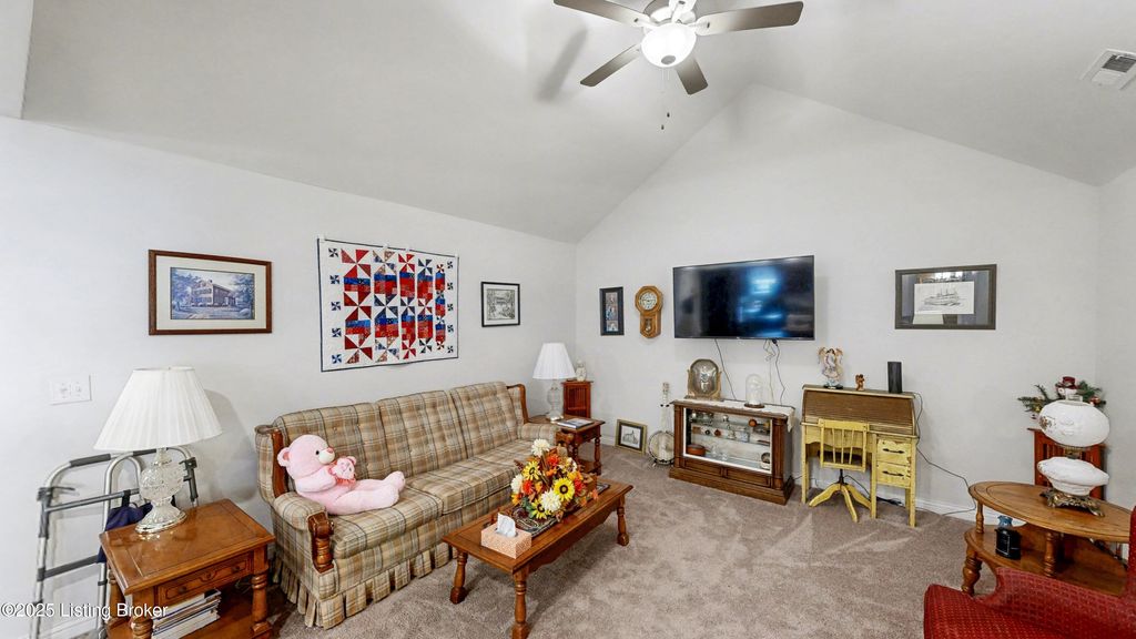 Photo of 6720 Eagle Wood Dr, Louisville, KY 40272 (MLS # 1700527)