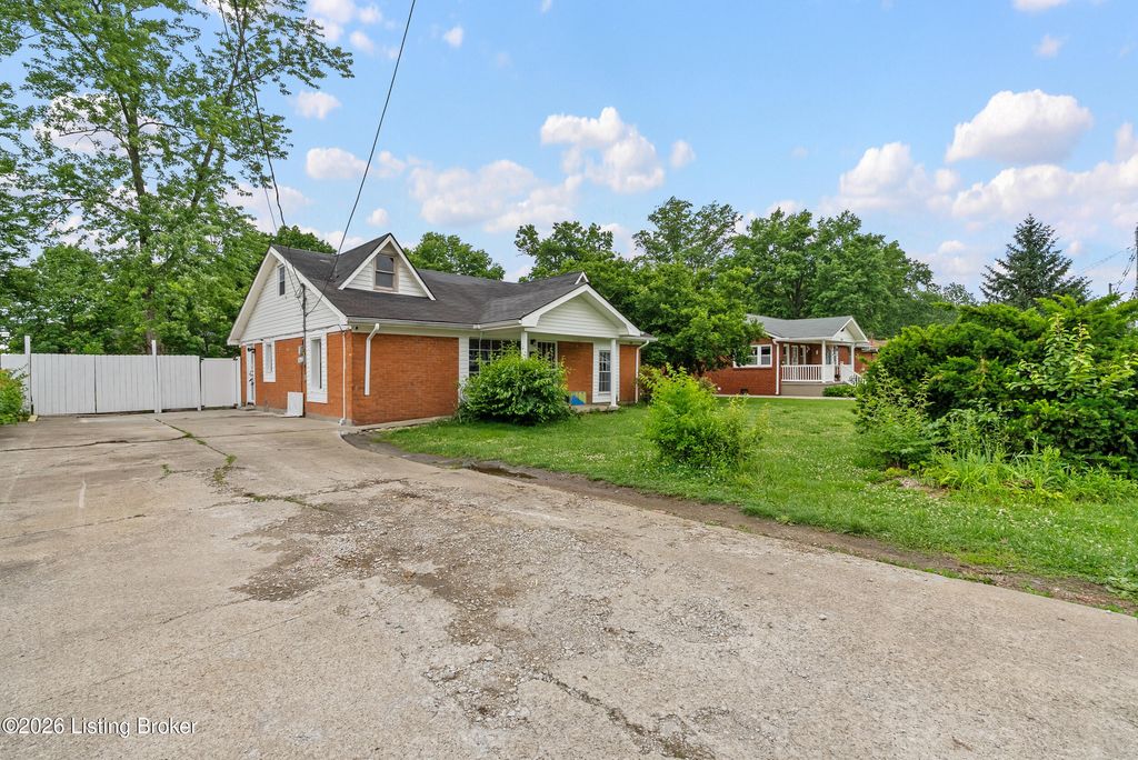 Photo of 1012 Cristland Rd, Louisville, KY 40214 (MLS # 1718350)