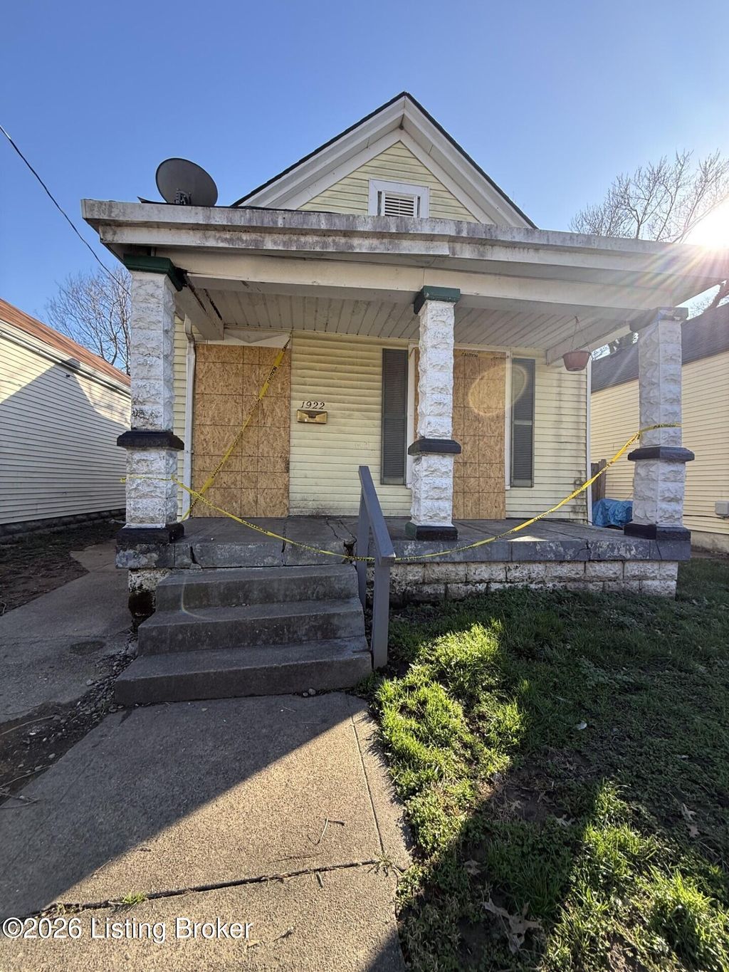 Photo of 1922 Rowan St, Louisville, KY 40203 (MLS # 1710984)