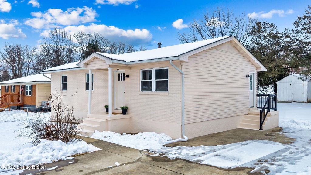 Photo of 67 Juniper Dr, Shelbyville, KY 40065 (MLS # 1708553)