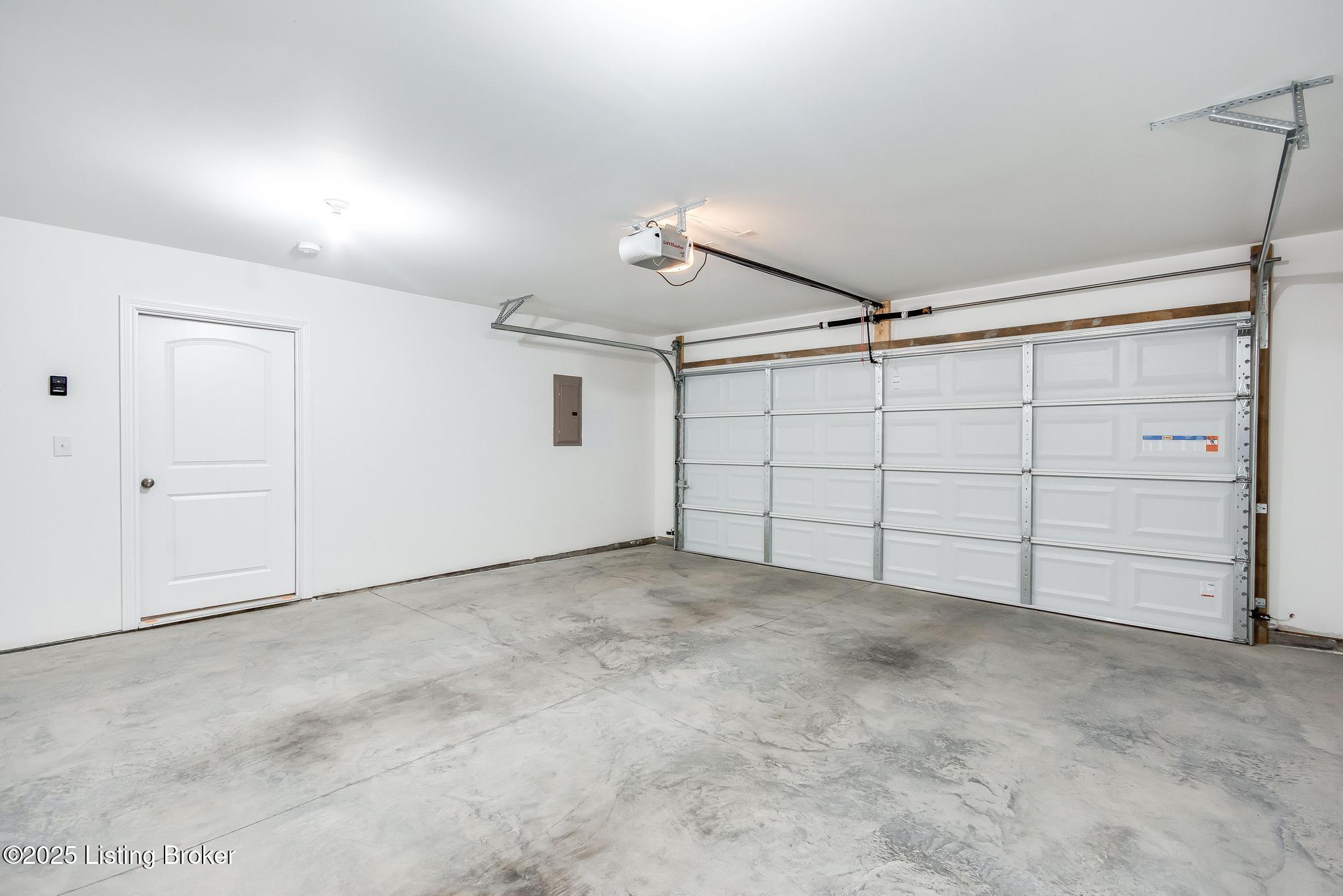 6637 Woods Mill Dr, Louisville, Pennsylvania image 37