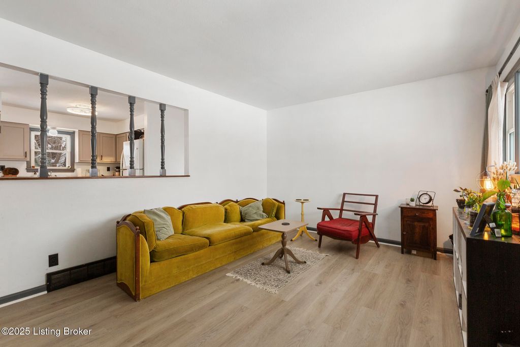 Photo of 2606 Accasia Dr, Louisville, KY 40216 (MLS # 1704801)