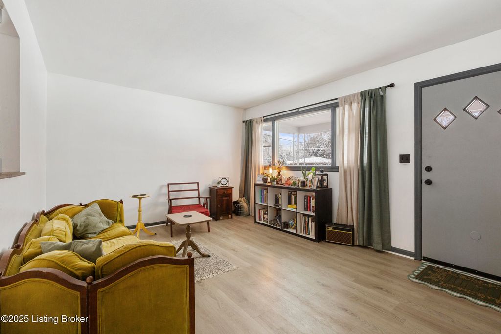 Photo of 2606 Accasia Dr, Louisville, KY 40216 (MLS # 1704801)