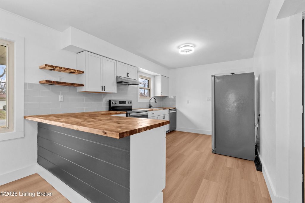 Photo of 5500 Jessamine Ln, Louisville, KY 40258 (MLS # 1709752)