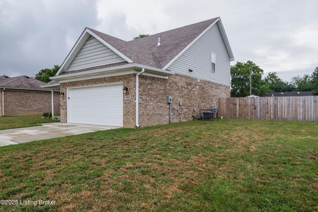 Photo of 9825 Valley Farms Blvd, Louisville, KY 40272 (MLS # 1705787)