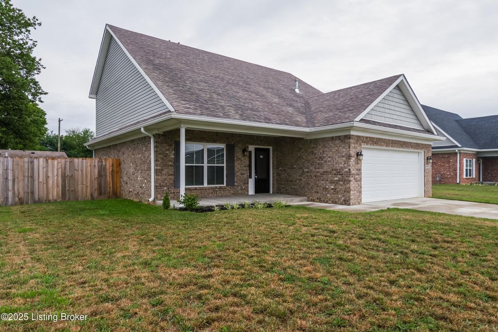 Photo of 9825 Valley Farms Blvd, Louisville, KY 40272 (MLS # 1705787)