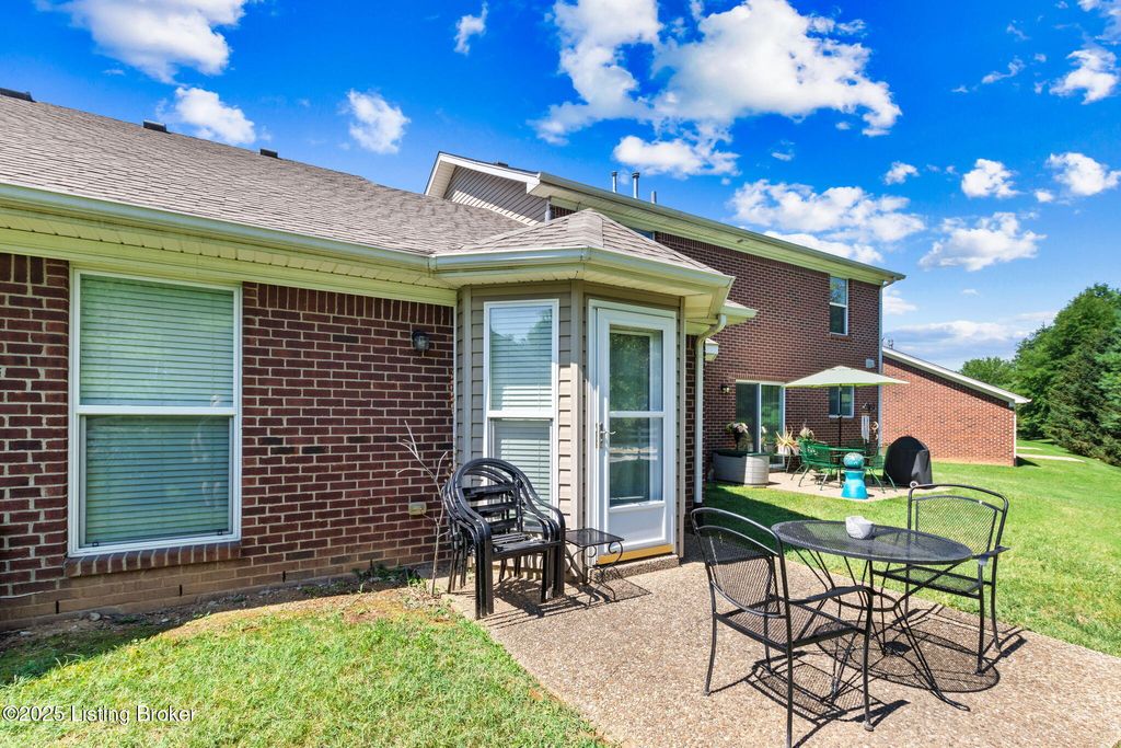 Photo of 8904 Stony Falls Way, Jeffersontown, KY 40299 (MLS # 1706159)