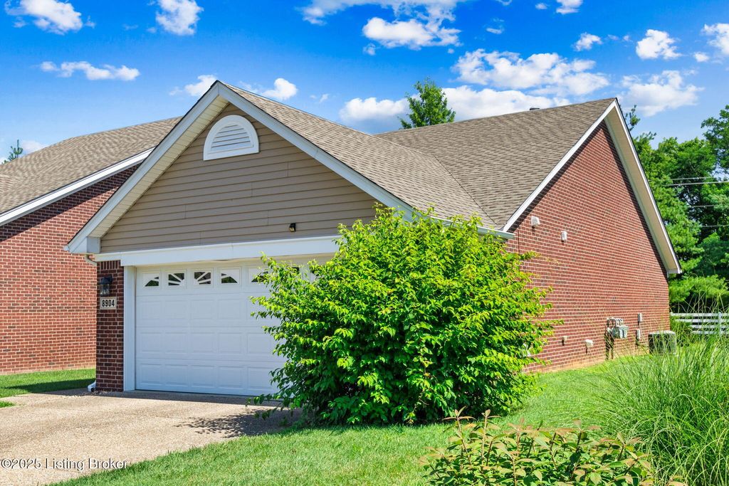 Photo of 8904 Stony Falls Way, Jeffersontown, KY 40299 (MLS # 1706159)