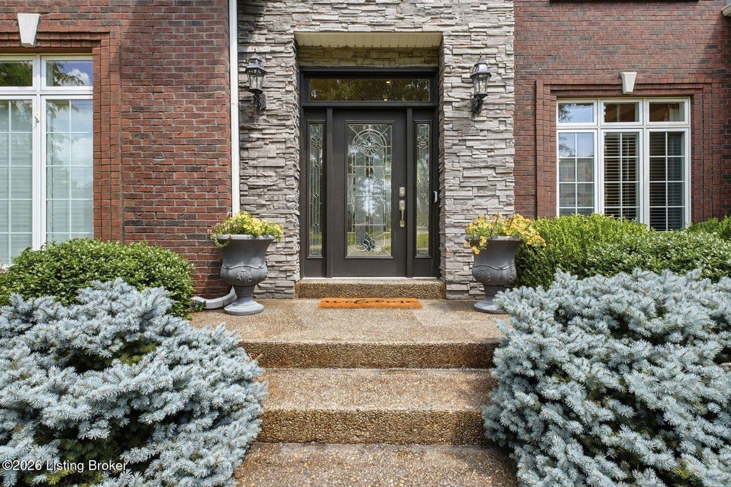 Photo of 300 Longview Park Pl, Louisville, KY 40245 (MLS # 1721929)