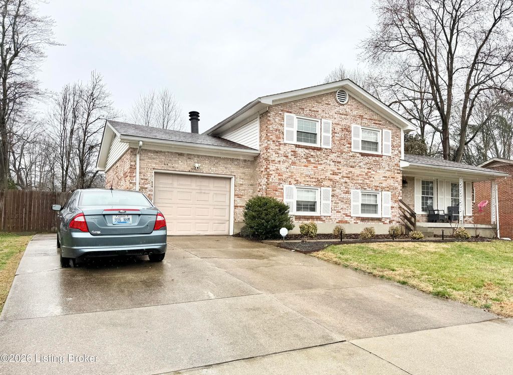 Photo of 7402 Vincent Way, Louisville, KY 40214 (MLS # 1710581)
