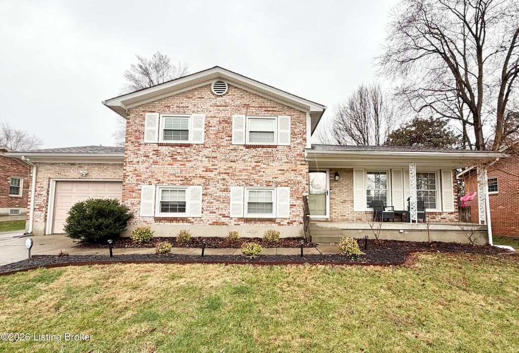 Photo of 7402 Vincent Way, Louisville, KY 40214 (MLS # 1710581)