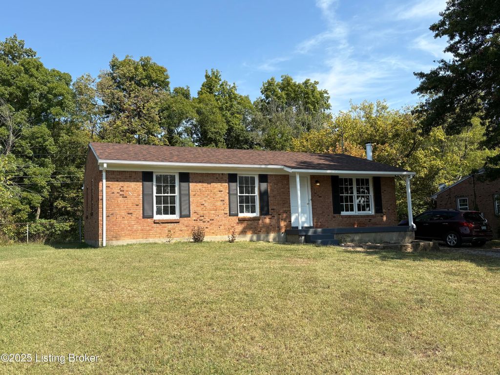 Photo of 1005 E Mailback Way, Crestwood, KY 40014 (MLS # 1699016)