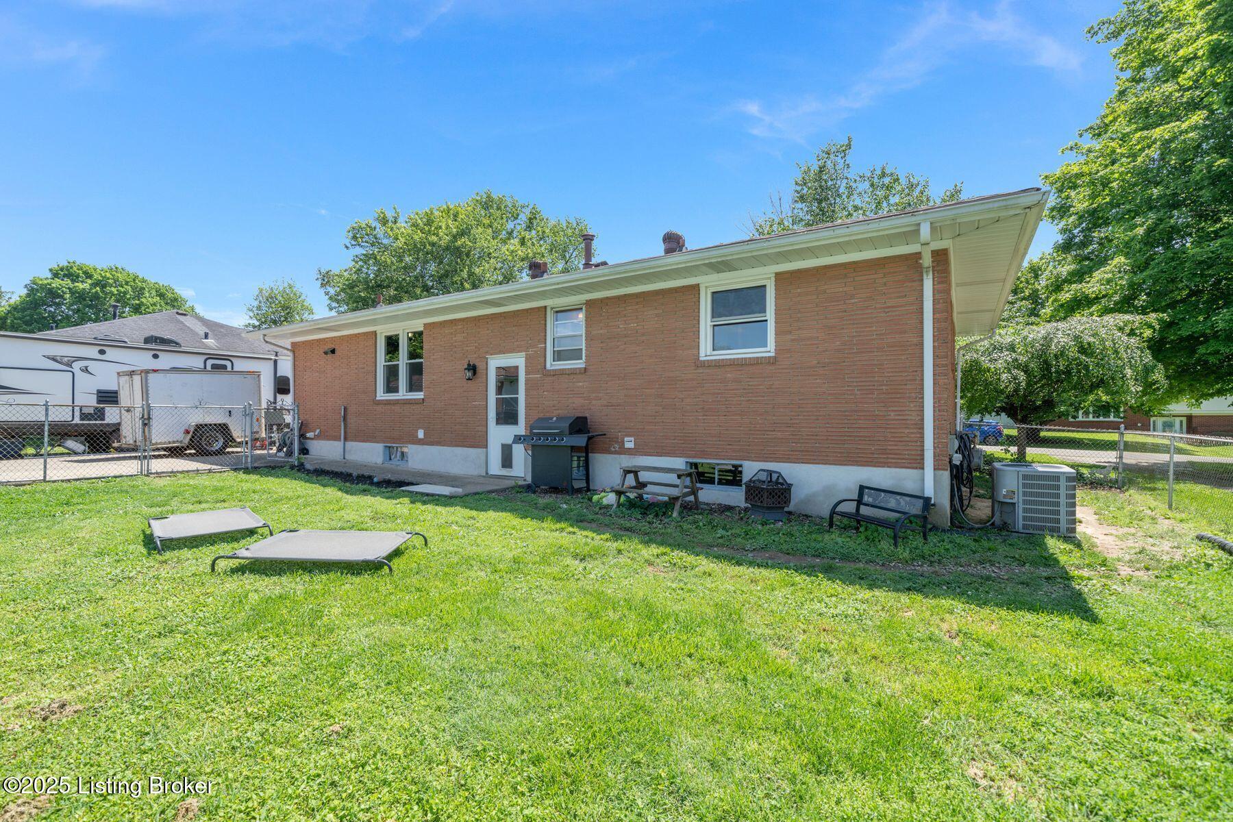 8003 Red Cedar Way, Louisville, Pennsylvania image 45