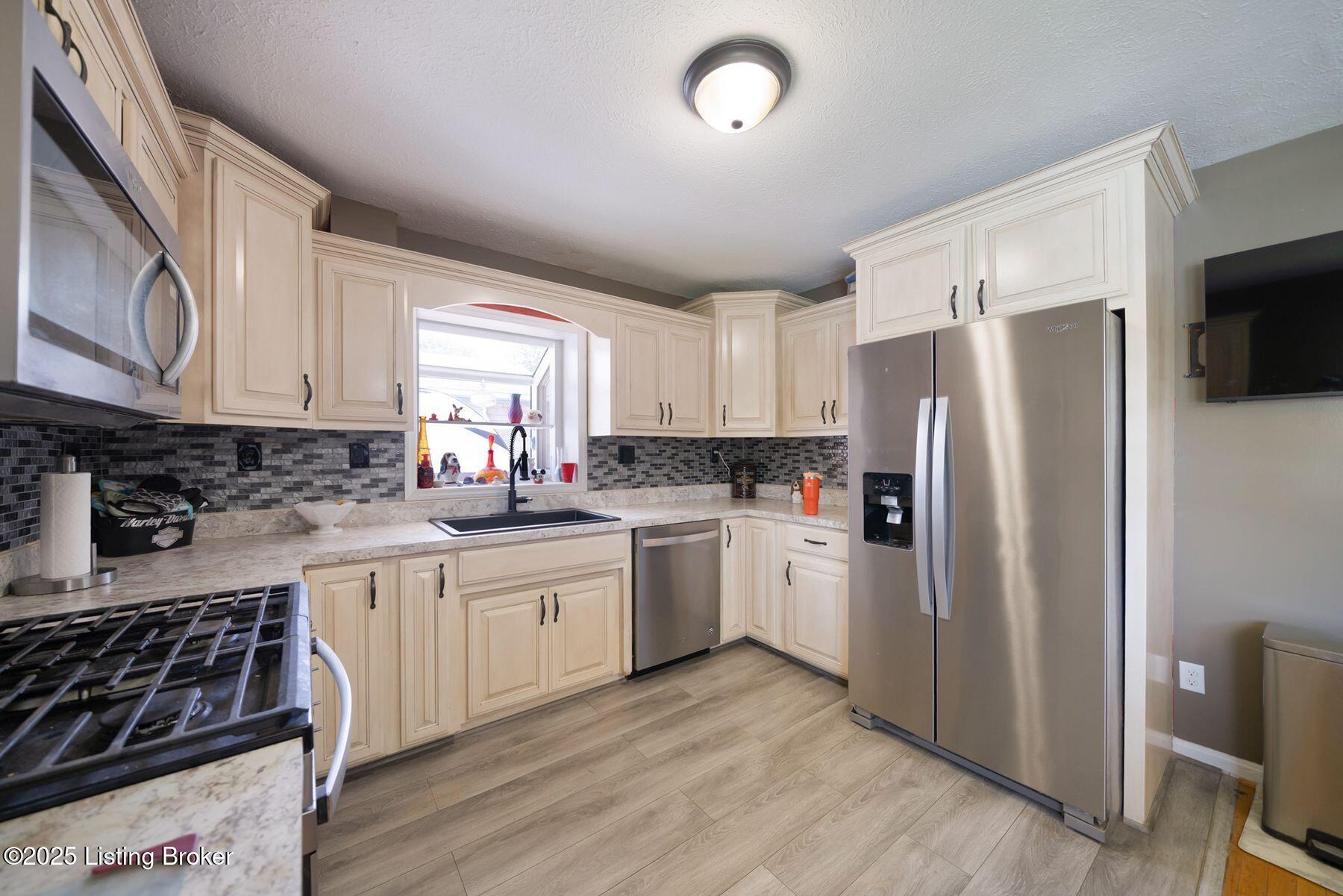 8003 Red Cedar Way, Louisville, Pennsylvania image 16