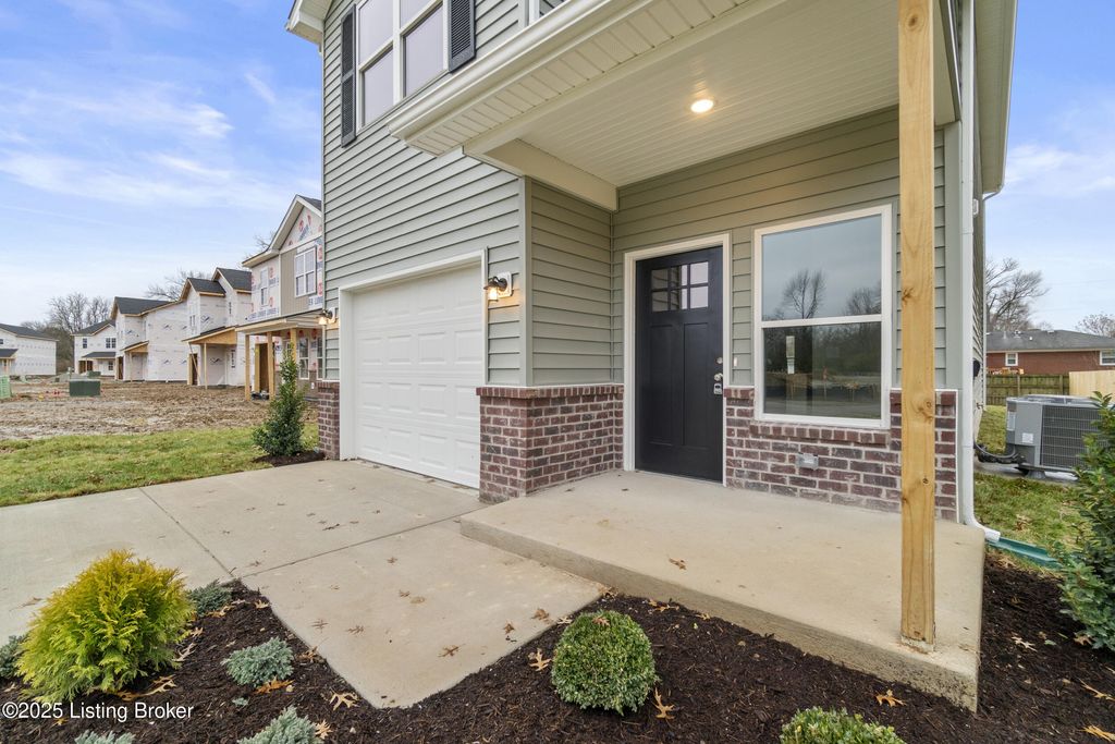 Photo of 3214 Maldon Dr, Louisville, KY 40216 (MLS # 1707080)