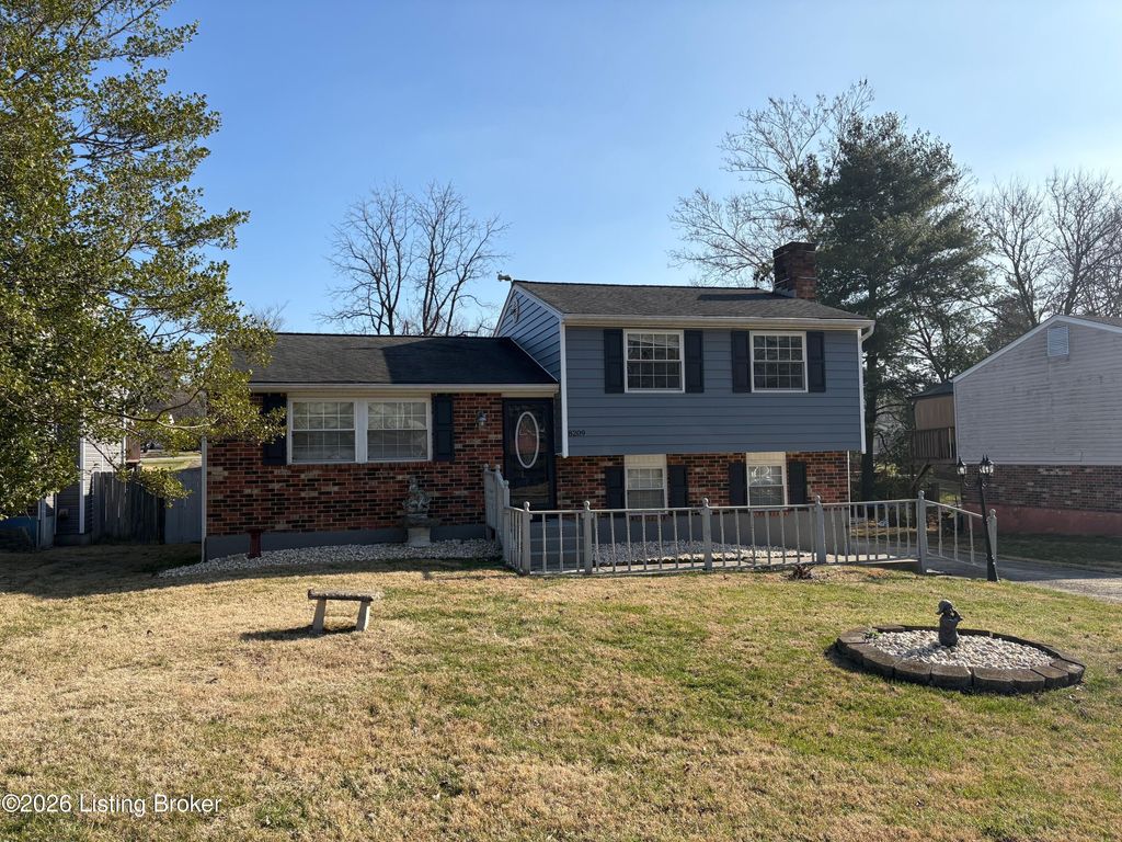 Photo of 8209 Sealston Dr, Louisville, KY 40228 (MLS # 1706752)