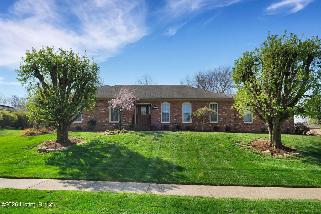 Photo of 9100 Catania Dr, Jeffersontown, KY 40299 (MLS # 1712663)