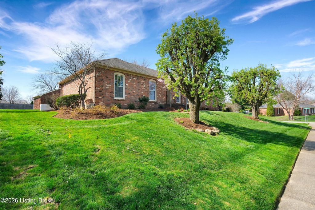 Photo of 9100 Catania Dr, Jeffersontown, KY 40299 (MLS # 1712663)