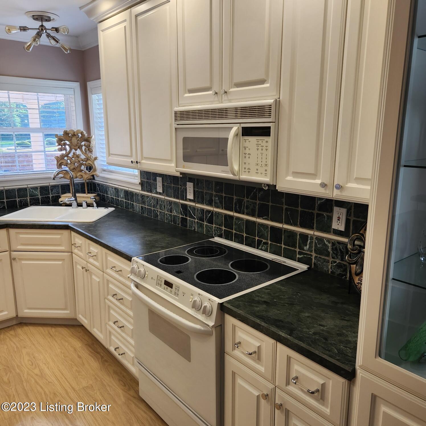 404 Eastgate Village Wynde, Louisville, Kentucky image 18