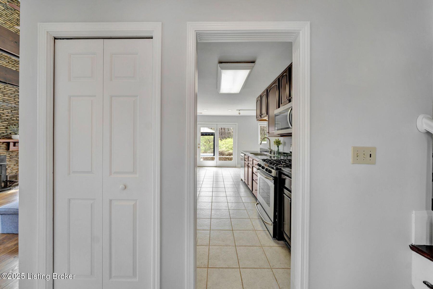 6012 Camden Acres Dr, Crestwood, Kentucky image 9