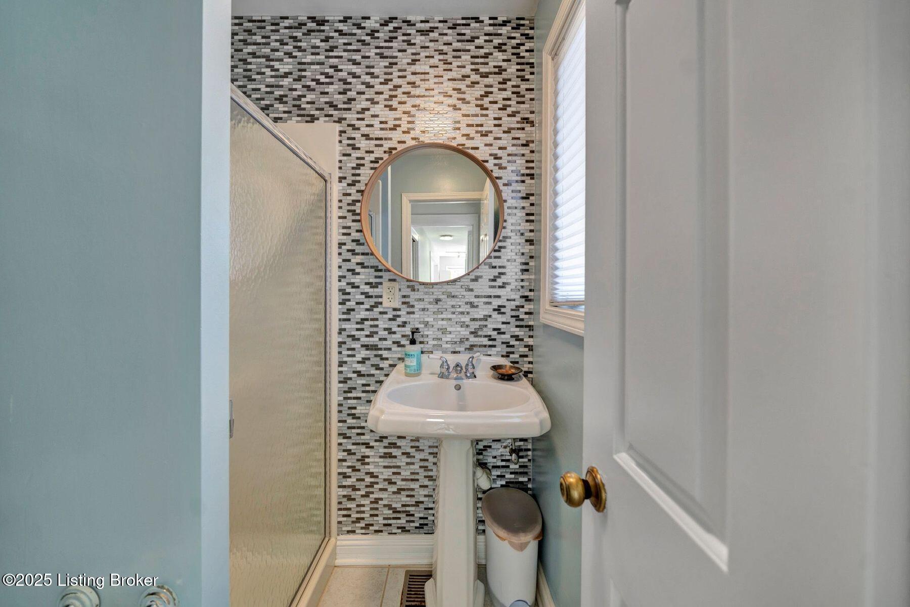 6012 Camden Acres Dr, Crestwood, Kentucky image 31