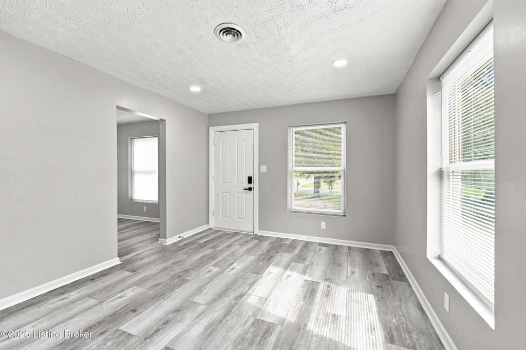 Photo of 6620 Ashby Ln, Louisville, KY 40272 (MLS # 1727293)