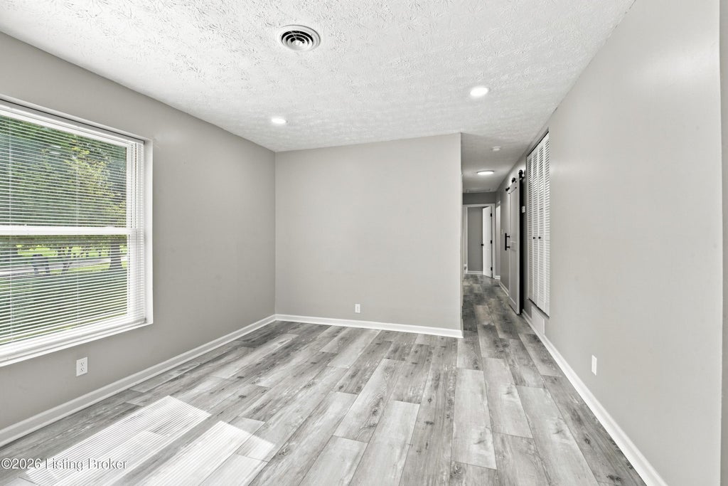 Photo of 6620 Ashby Ln, Louisville, KY 40272 (MLS # 1727293)