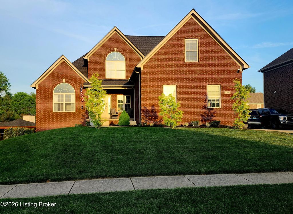 Photo of 1202 Deer Fields Trace, La Grange, KY 40031 (MLS # 1715092)