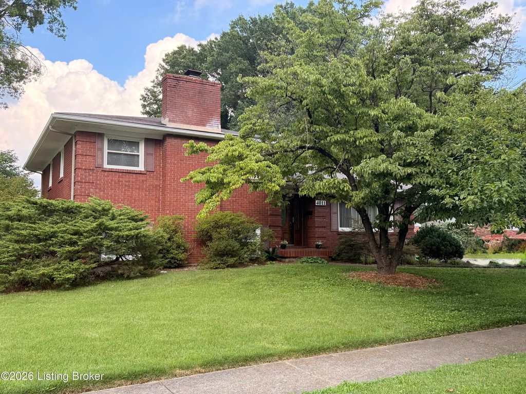Photo of 4011 Mamaroneck Rd, Louisville, KY 40218 (MLS # 1722952)