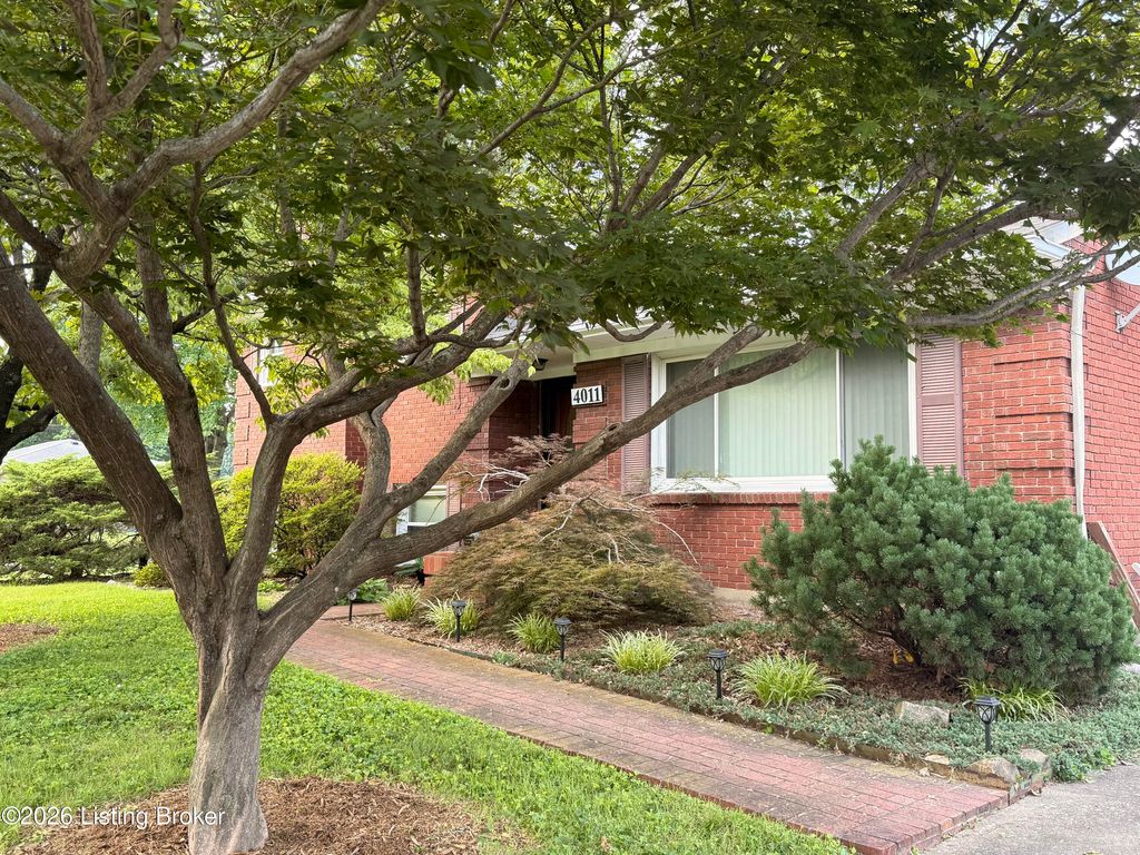 Photo of 4011 Mamaroneck Rd, Louisville, KY 40218 (MLS # 1722952)