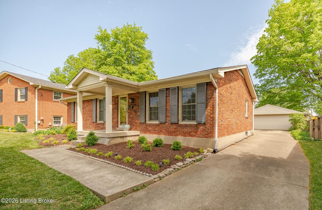 Photo of 4105 Pomeroy Ct, Louisville, KY 40218 (MLS # 1715486)