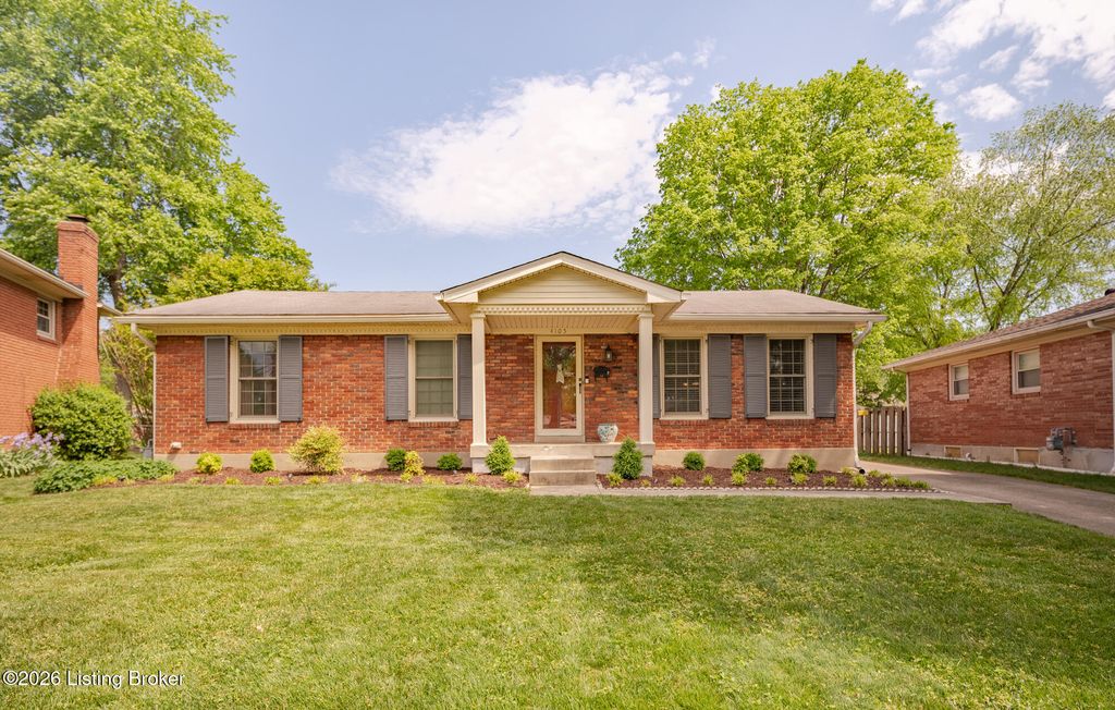 Photo of 4105 Pomeroy Ct, Louisville, KY 40218 (MLS # 1715486)