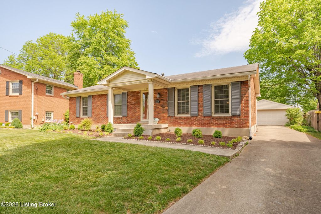 Photo of 4105 Pomeroy Ct, Louisville, KY 40218 (MLS # 1715486)