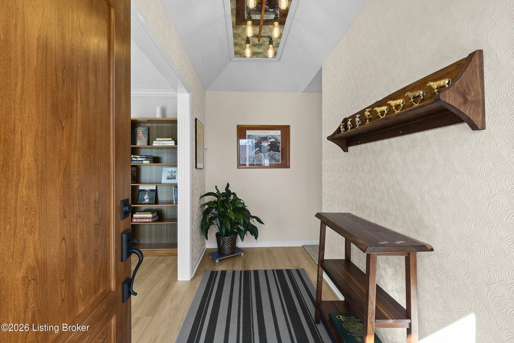 Photo of 3712 Bigelow Dr, Jeffersontown, KY 40299 (MLS # 1712382)