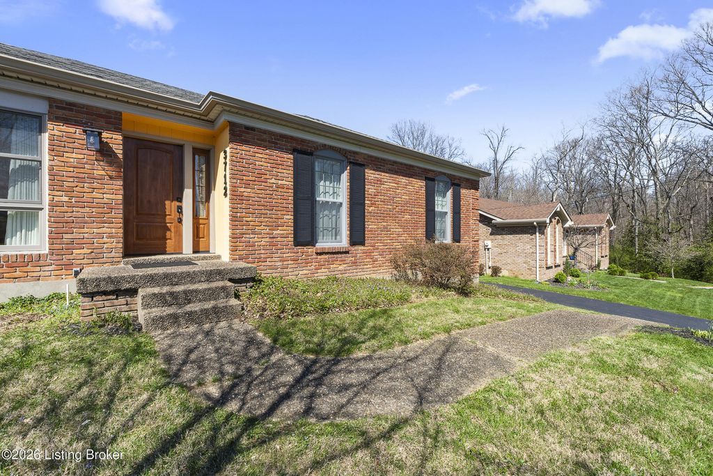 Photo of 3712 Bigelow Dr, Jeffersontown, KY 40299 (MLS # 1712382)
