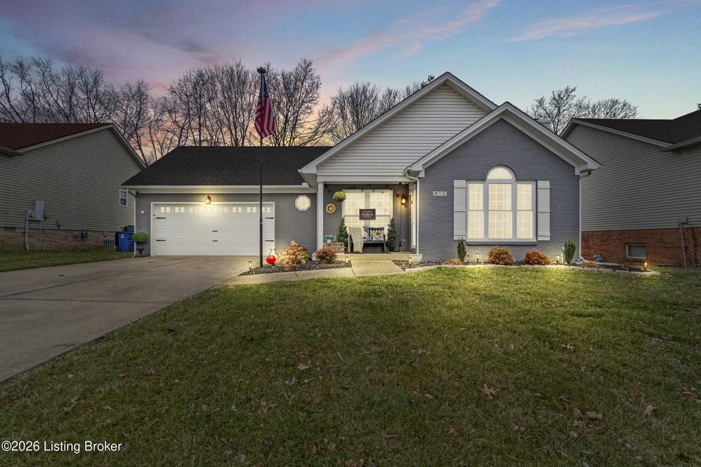 Photo of 215 Woodfield Cir, Shelbyville, KY 40065 (MLS # 1706786)