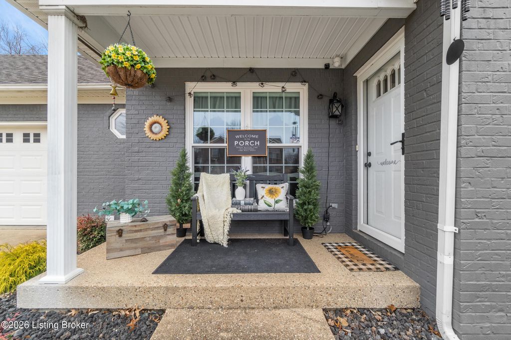 Photo of 215 Woodfield Cir, Shelbyville, KY 40065 (MLS # 1706786)