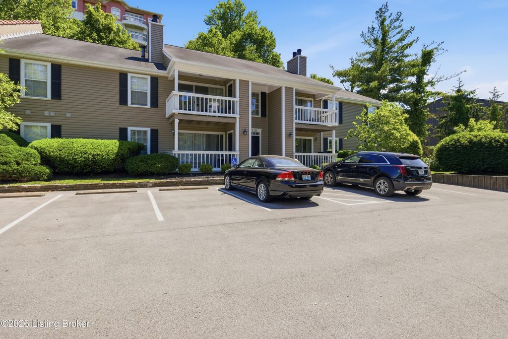 Photo of 410 Mockingbird Valley Rd #APT 51, Louisville, KY 40207 (MLS # 1717507)